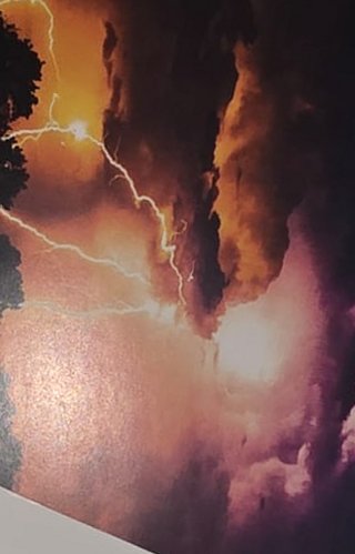Tarjeta de weather flashcards con una foto de una tormenta con rayos, sin la palabra escrita, para trabajar el clima tormentoso en inglés.